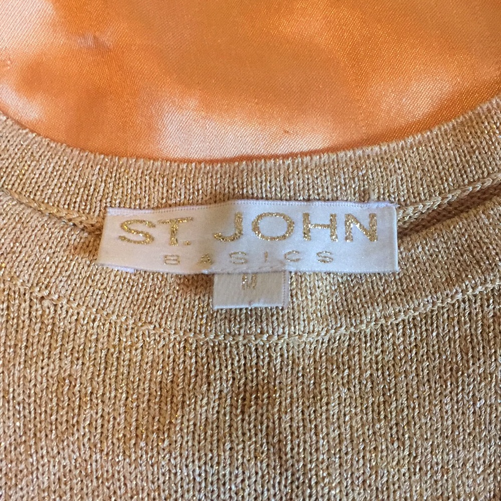 St John Basic gold fleck T
